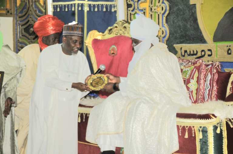 ‘Sanitise Journalism Profession through flushing out of rotten eggs’ Emir to NUJ ...Honors with Award of Jigawa NUJ Patron